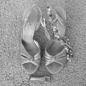 🌟Deal 💥 Silver 4" Heels The Touch of Nina 8 1/2M